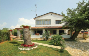 Beautiful Apartment In Porec With Wifi